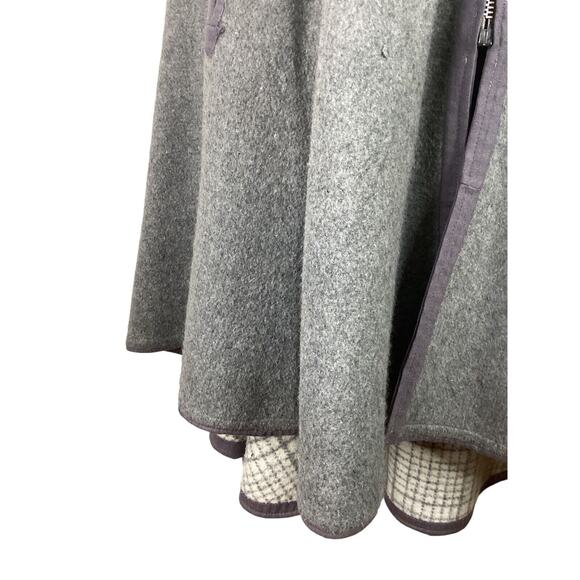 Vtg Wool Poncho Heavy Reversible Gray White Women’s One Size Fits All - Picture 11 of 12